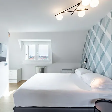 15 Min From Duomo & Brera Apartamento